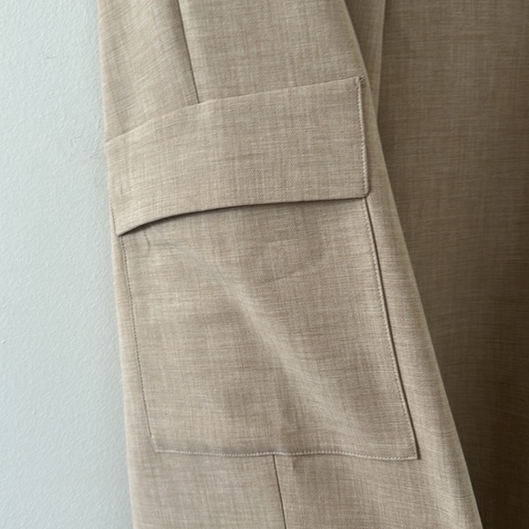 Aritzia Babaton Spotlight Cargo Pant high rise 
Straight Leg - Picture 8 of 16